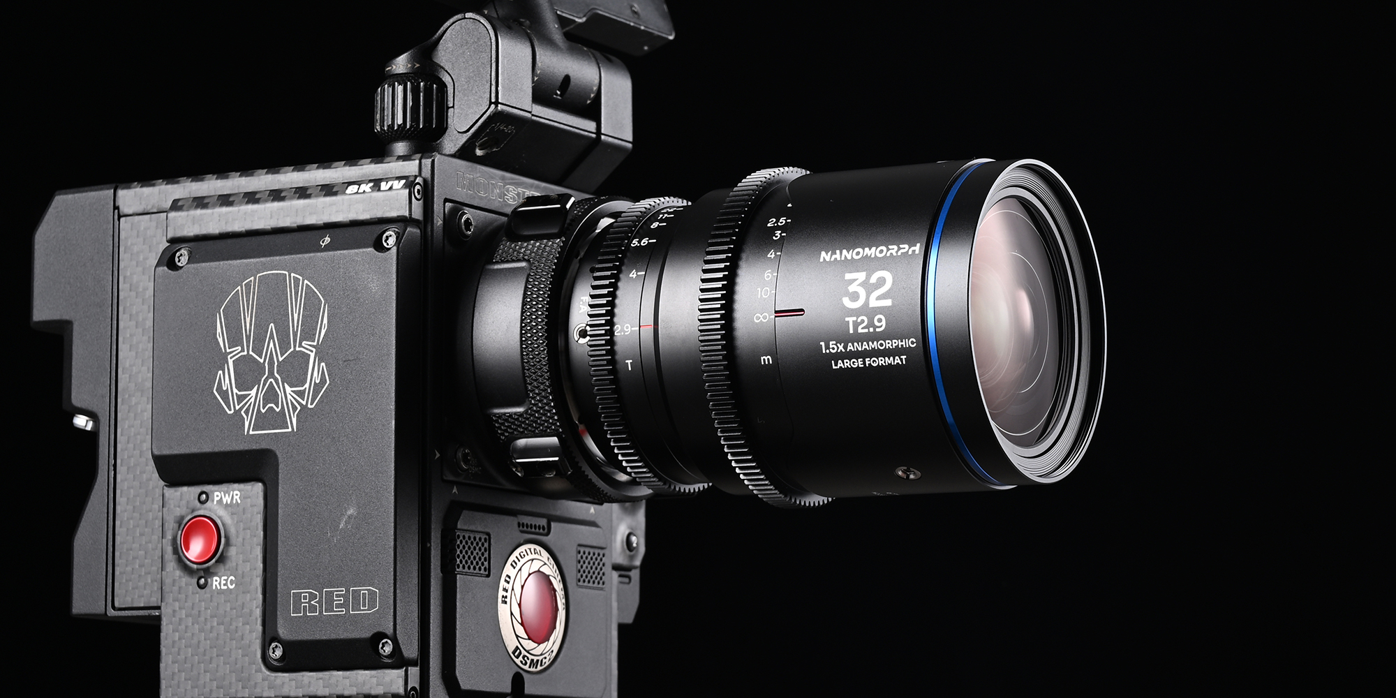 Obiektyw Laowa Nanomorph 32 mm T2,9 1,5x LF Amber do Arri PL/Canon EF zamocowany w kamerze RED